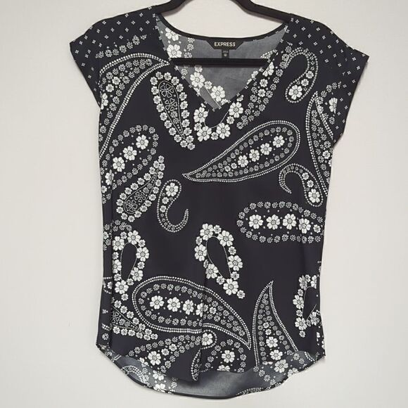 Express Black and white v neck Blouse - Picture 1 of 5